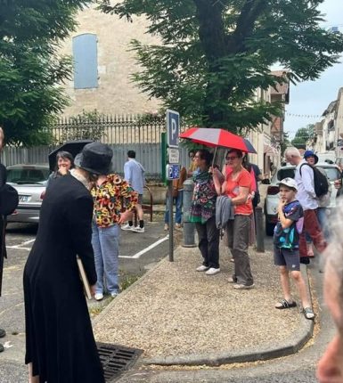 Visites guidées costumées à Sainte-Foy-la-Grande : plongez dans l’histoire de la bastide