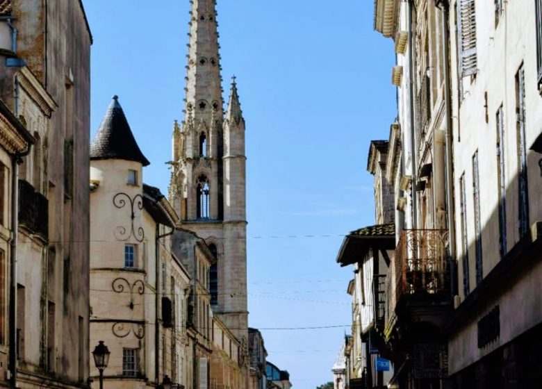 "Auf den Spuren von Robin" die Bastide von Sainte-Foy-La-Grande